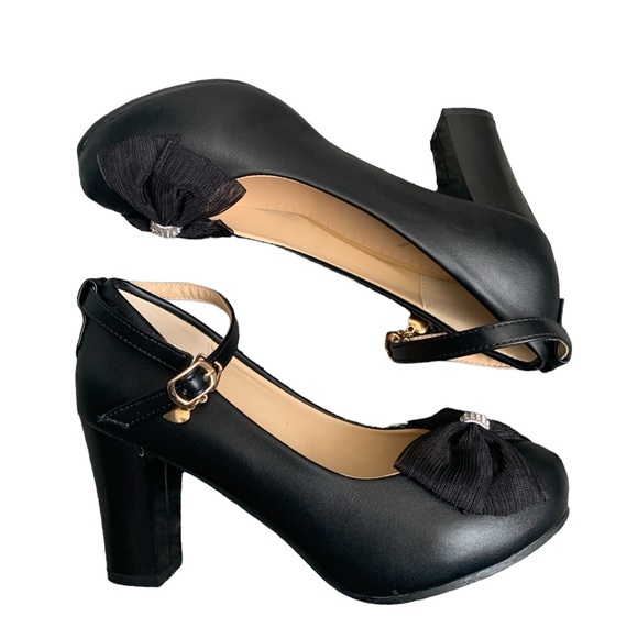 Shoes - Black Mary Jane Style Pumps with Straps size 37